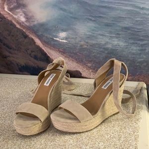 Steve Madden lace up wedges✨